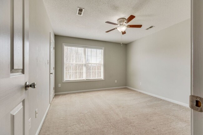 Building Photo - Now Available | 2 Bedroom 2.5 Bath | Bristol, TN