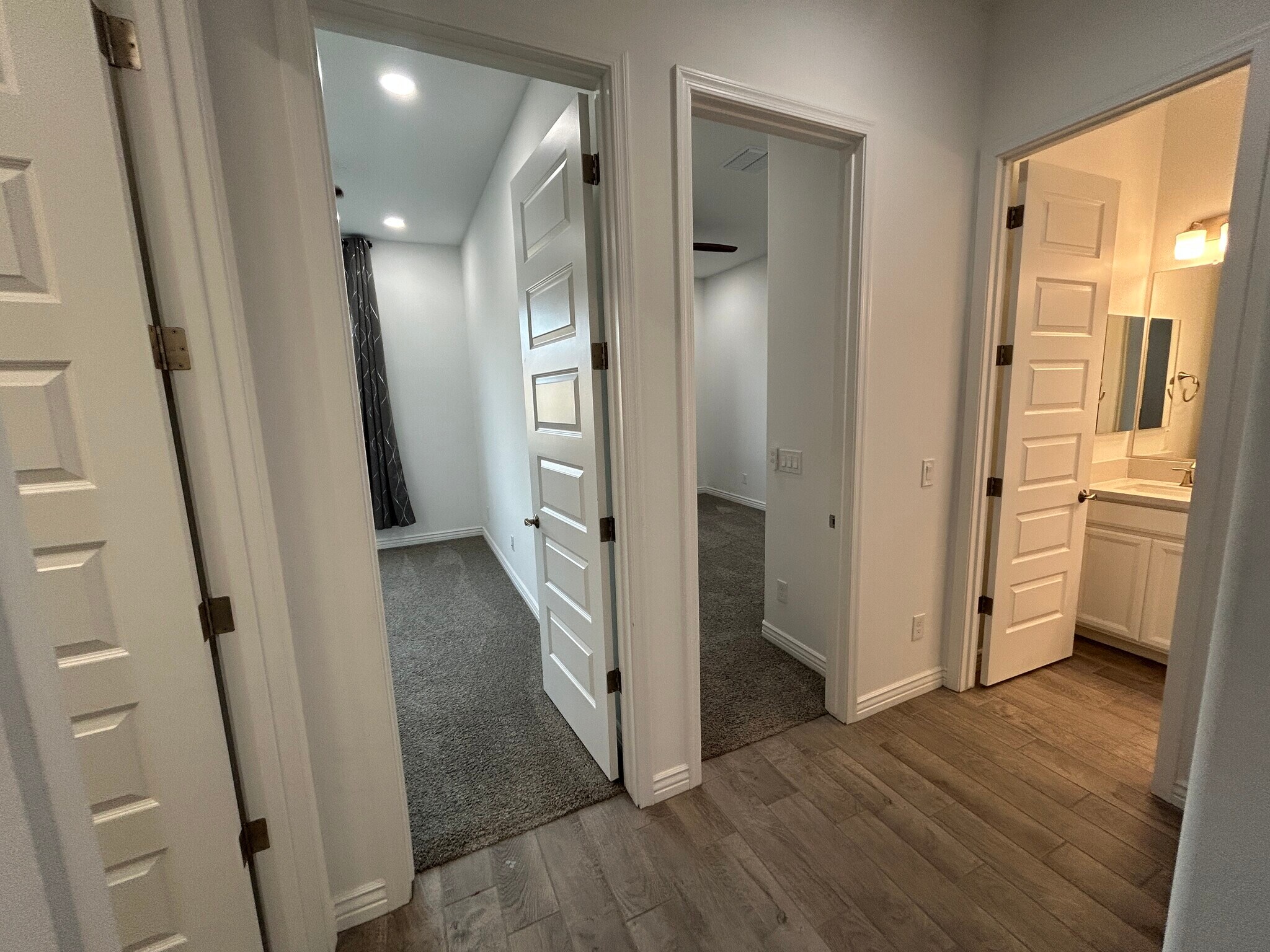 Building Photo - 8731 W Wagon Wheel Dr