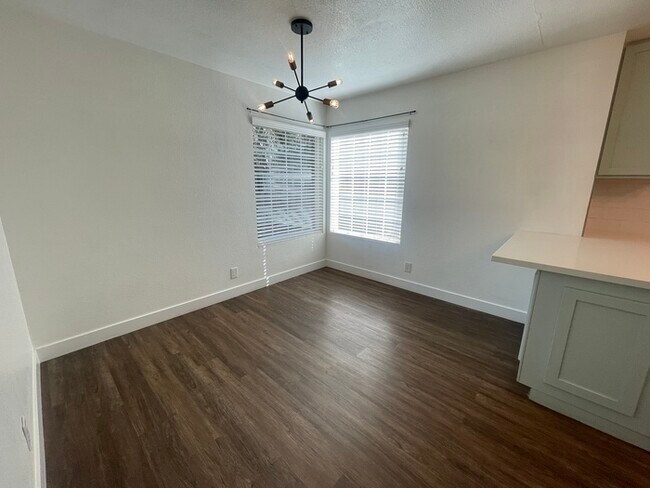 Building Photo - Carry Over Showing: This property has been...