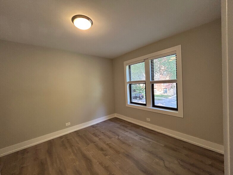 Building Photo - 1124 Maple Ave