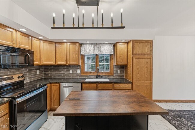 Building Photo - 276 S Bayshore Dr