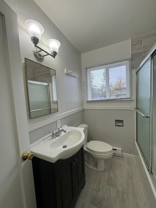 Building Photo - (UNM)  2 bed/1 bath Apartment