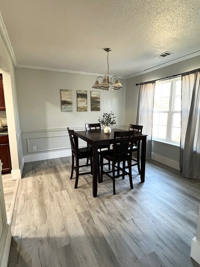 Building Photo - 82 Saddlebrush Rd