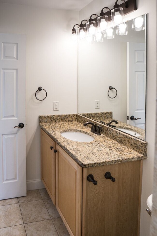 Building Photo - Three Bedroom Home in Hearthstone Lakes Community