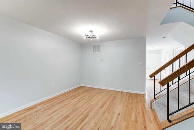 Building Photo - 1883 Inglebrook Dr