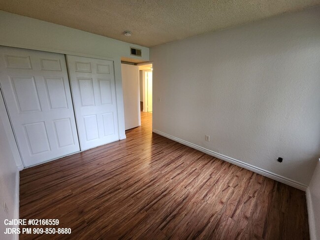 Building Photo - Ontario 2 Bedroom Condo