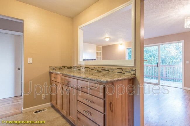Building Photo - 12025 SW 64th Ave