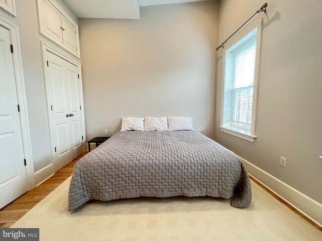 Building Photo - 1616 15th St NW