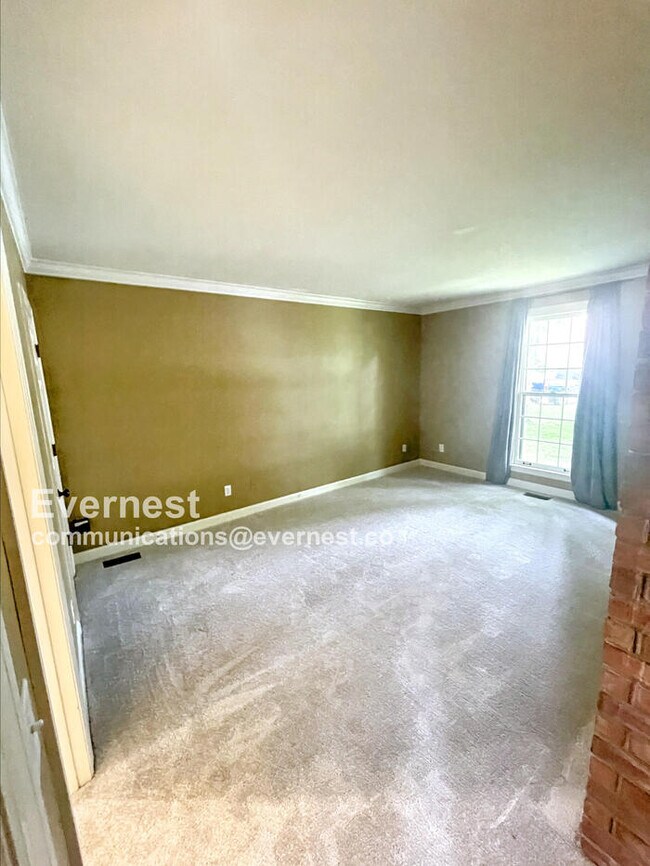 Building Photo - 703 Shady Glen Ct