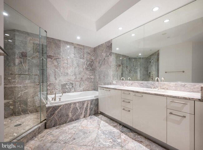 Building Photo - 1881 N Nash St