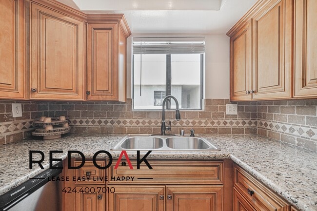 Building Photo - 5325 Cartwright Ave