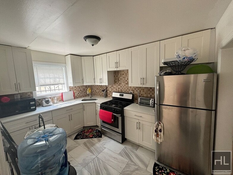 Primary Photo - BROOKHAVEN AVENUE - ROOM RENTAL