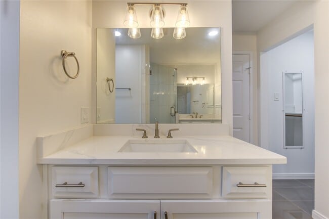 Building Photo - 10322 Lynbrook Hollow St