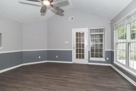 Building Photo - 305 Hazelnut Dr