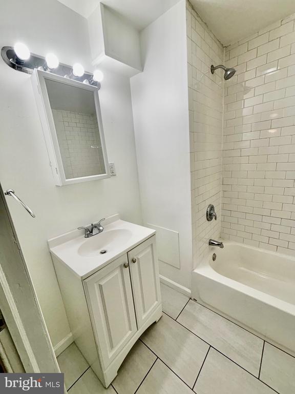 Building Photo - 2339 Belgrade St