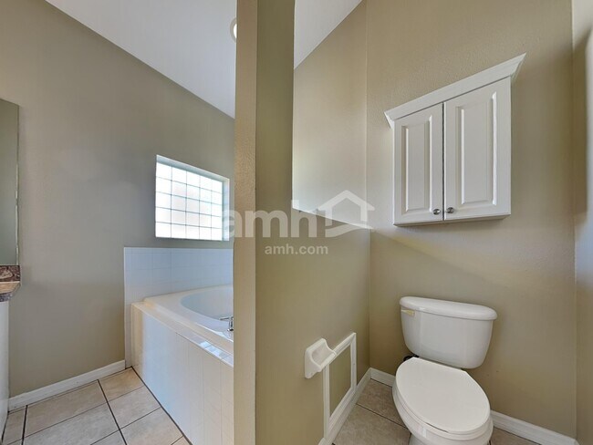 Building Photo - 1403 22nd Ave W