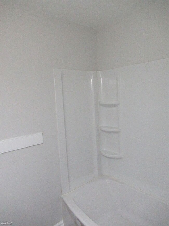 Building Photo - 2 br, 1.5 bath Townhome - 611 E 11th St Pi...
