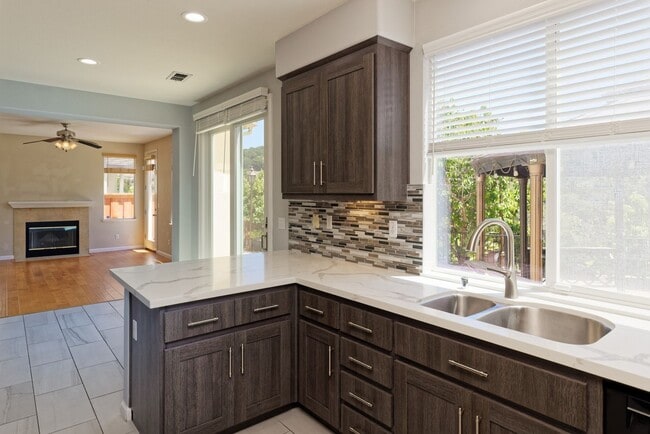 Building Photo - 1012 Trailside Dr