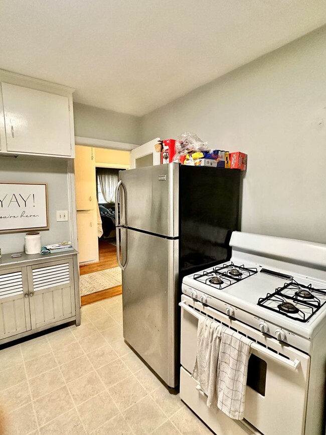 Building Photo - 2 Bedroom | 1 Bathroom Home – Downtown Charleston - Available January 1!