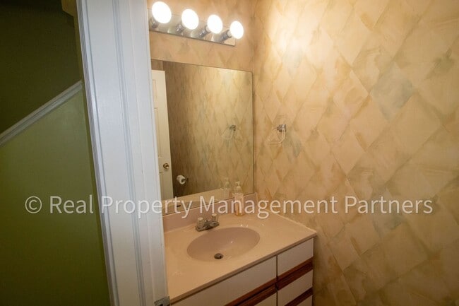 Building Photo - Forest Hills 3 Bed Townhome with Garage, Pond View and Some Utilities Included