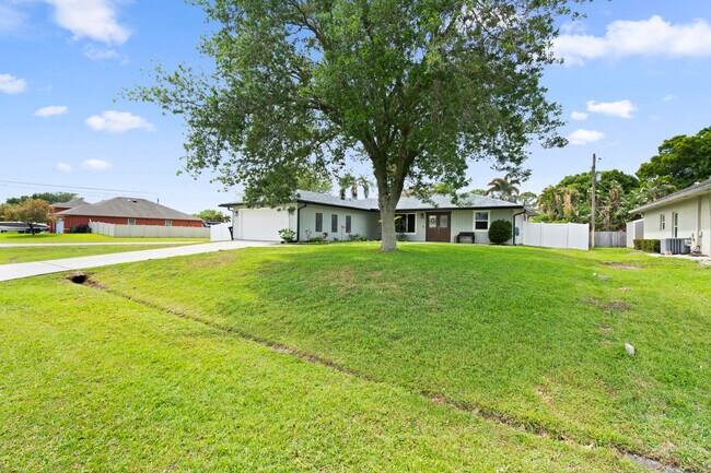 Building Photo - 3238 SW Constellation Rd