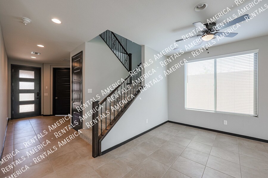Building Photo - 5610 N 90th Dr
