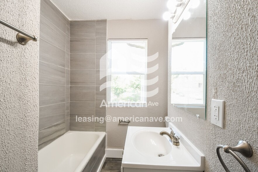 Building Photo - 1939 Chippewa St