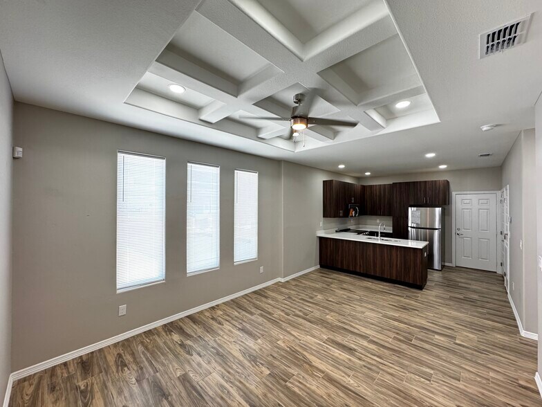 Building Photo - 4008 La Vista Ave