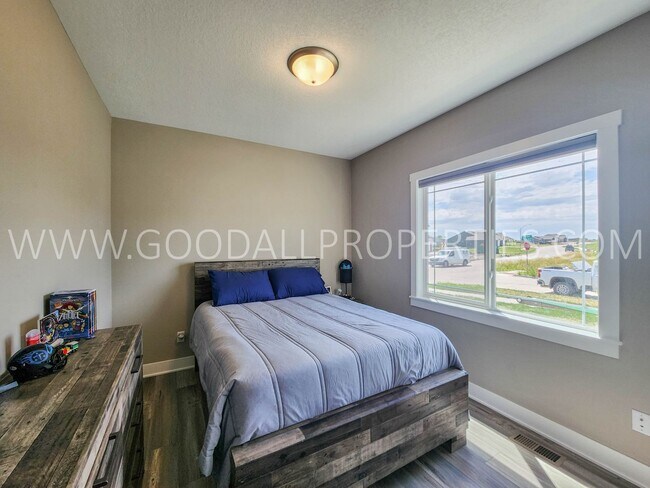 Building Photo - 4 bedroom 3 bathroom Ranch Style home with over 2500 sq feet of living space and a Finished Basement