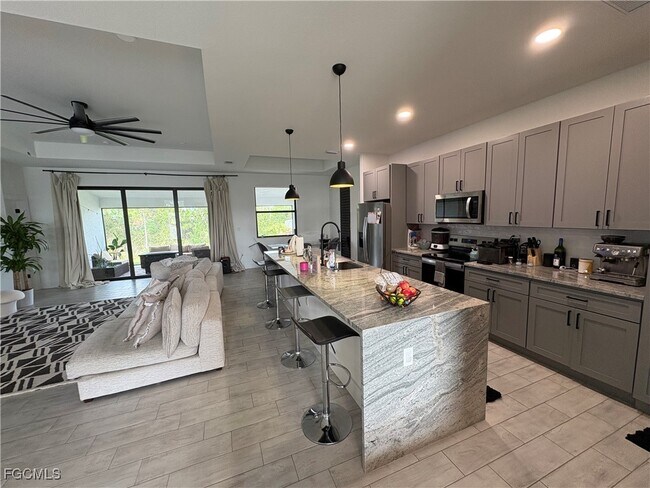 Building Photo - 2606 10th St SW