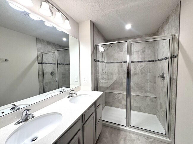 Building Photo - 5945 Glory Bower Dr