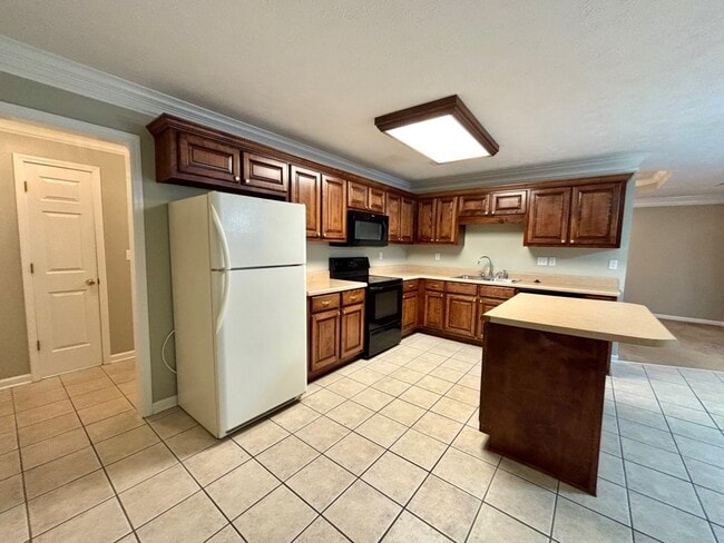 Building Photo - Cozy Living For Cold Days