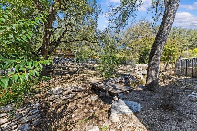 Building Photo - 5704 Driftwood Dr