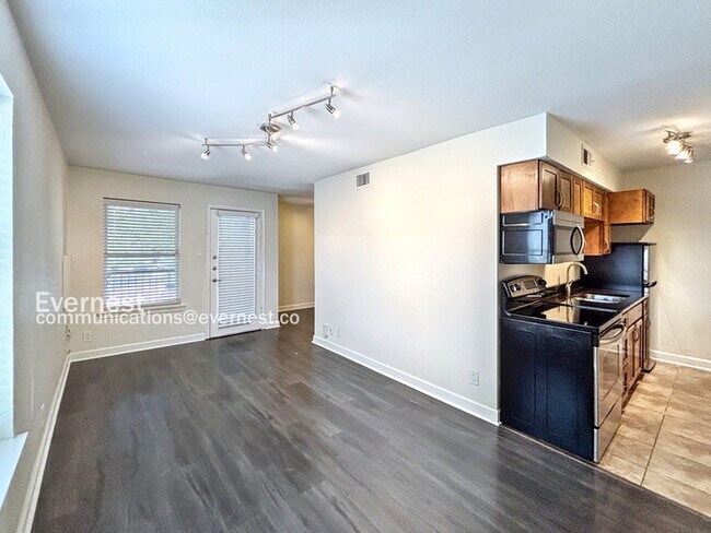 Building Photo - 2020 S Congress Ave