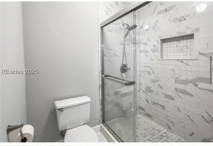 Building Photo - 7 Shipwatch Pt