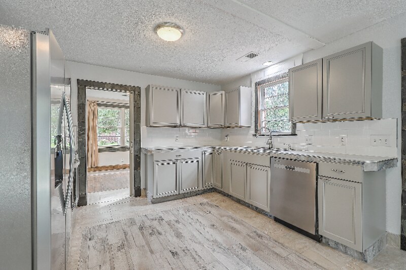 Building Photo - 761 Jordan St