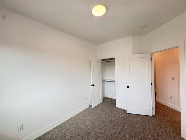Building Photo - 2925 W 2925 N Cir