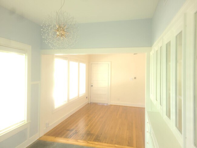 Building Photo - 4703 Chenevert St