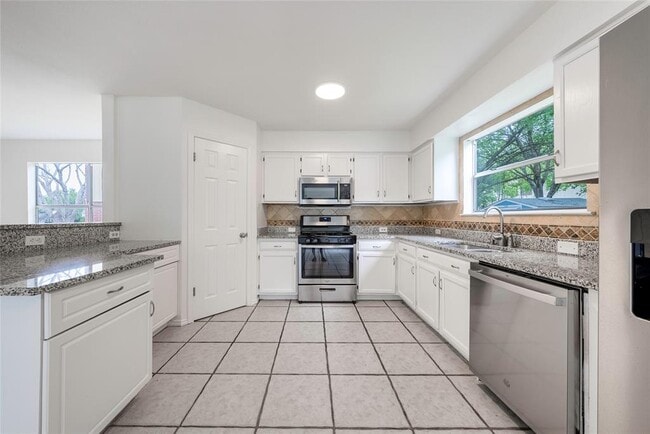 Building Photo - 13701 Cambourne Dr