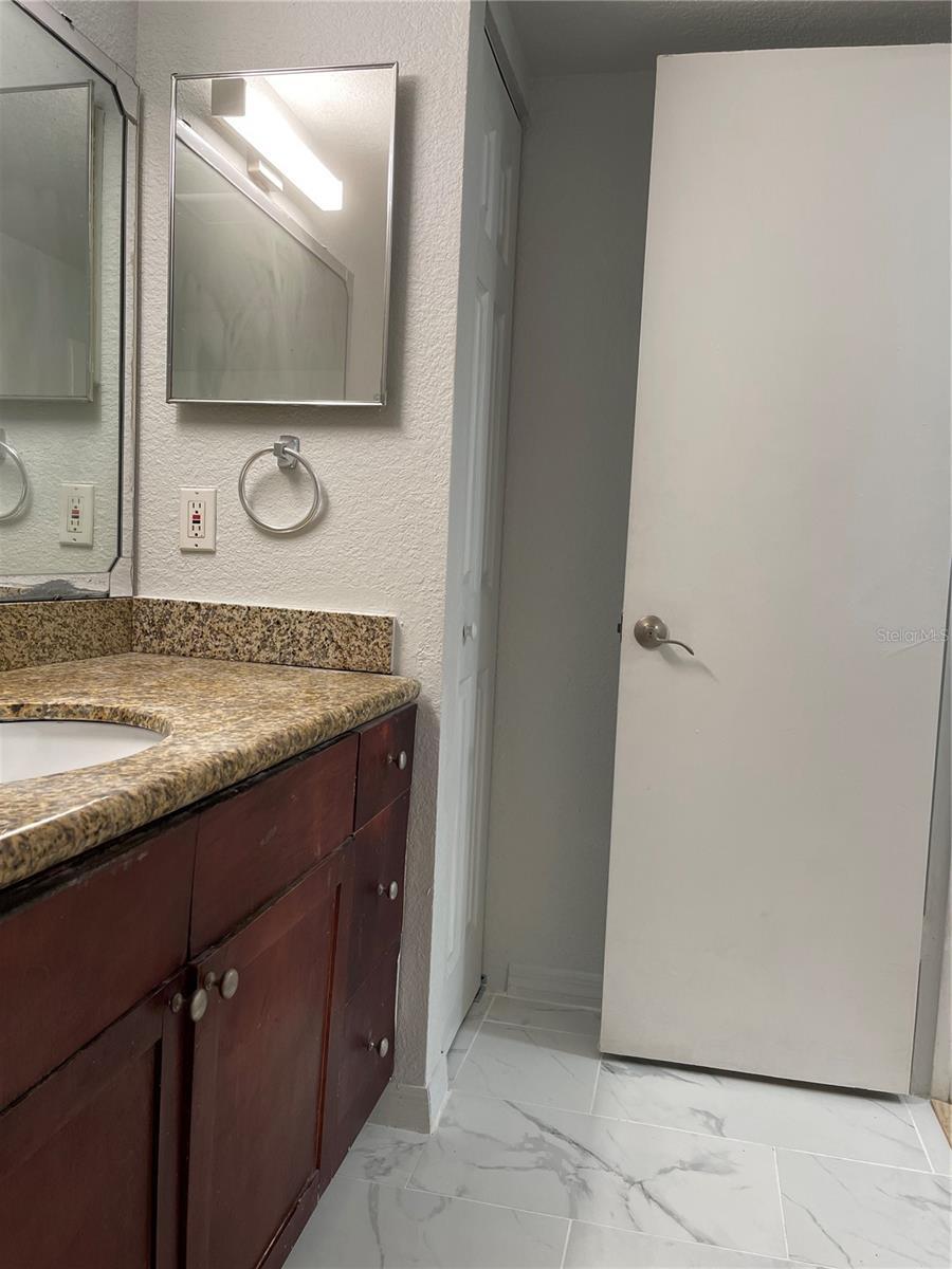 Building Photo - 5160 Conroy Rd