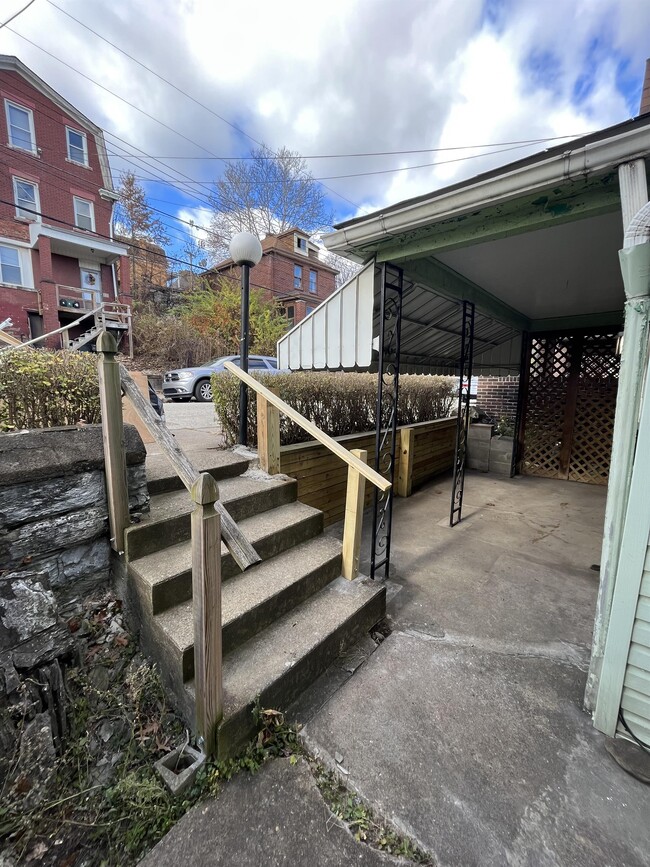 Building Photo - 1511 Ridge Ave