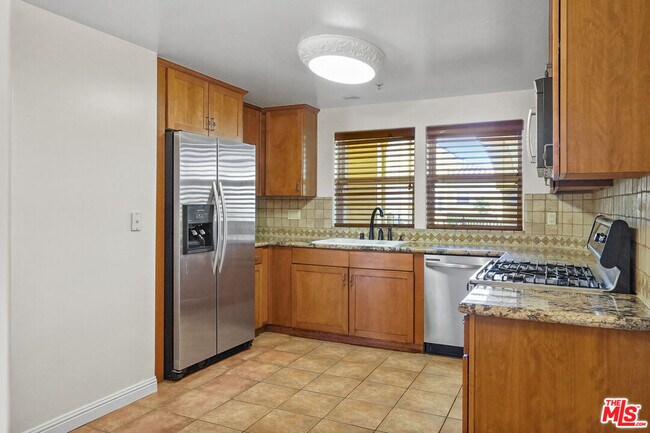 Building Photo - 1050 N Edinburgh Ave