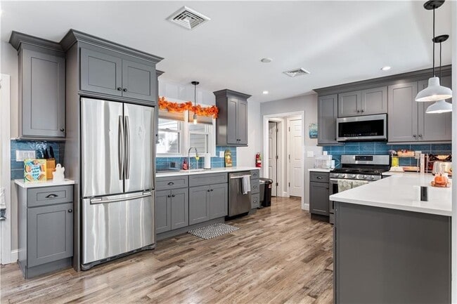 Building Photo - 4 James St