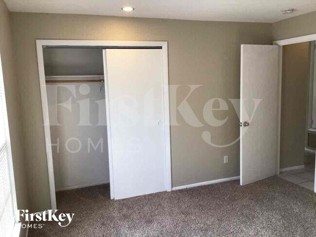 Building Photo - 613 Brittany Ct