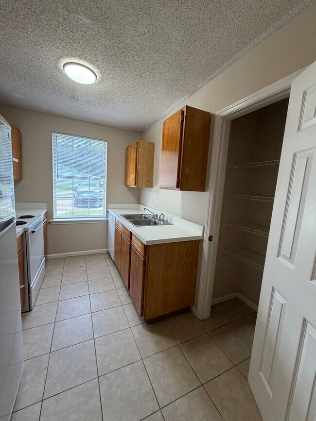 Building Photo - 412/414 Admirals Walk Dr