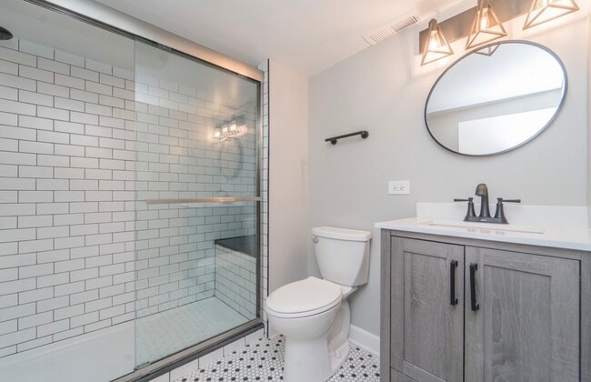 Building Photo - 6601 N Sioux Ave