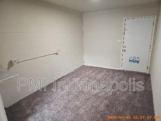 Building Photo - 121 W William Dr