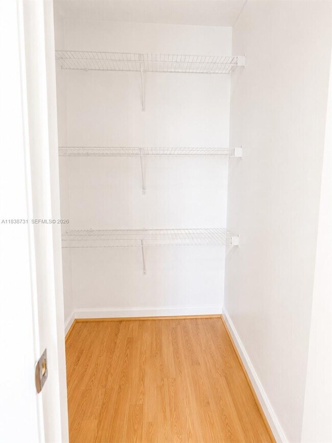 Building Photo - 3862 NE 171 St