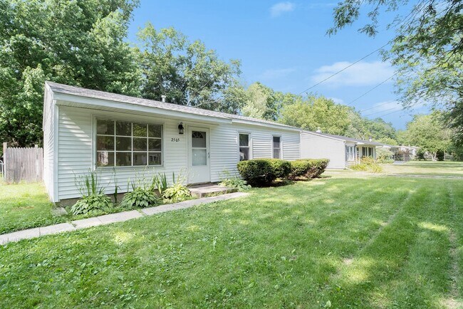 Building Photo - Contemporary, remodeled 920sqft., 3-bedroom, 1-bath single-family ranch with yard