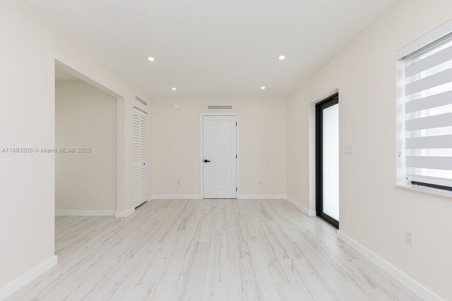 Building Photo - 5641 SW 67th Ave